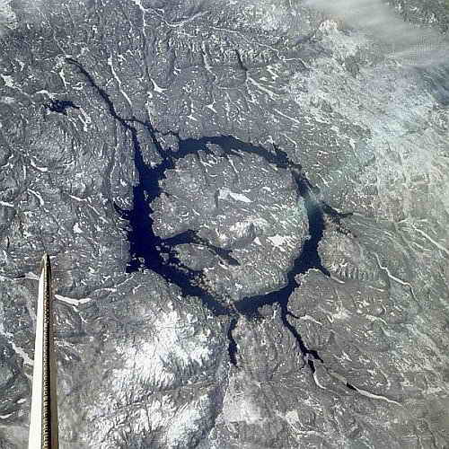 Канадский кратер от падения астероида
